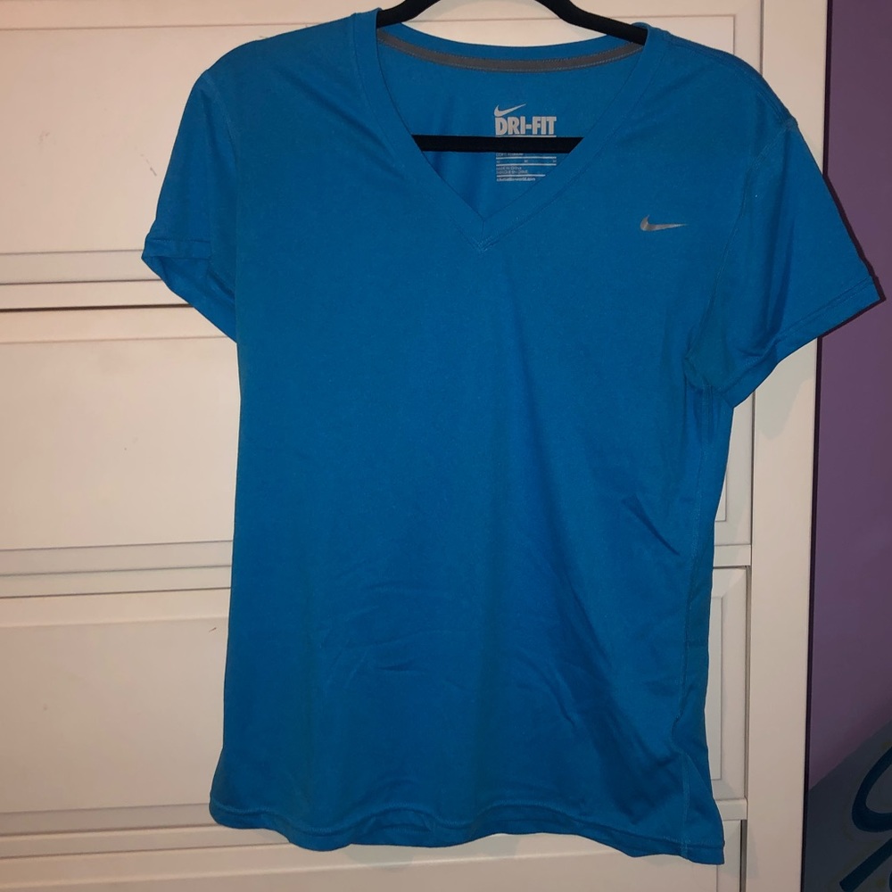 women’s nike workout top